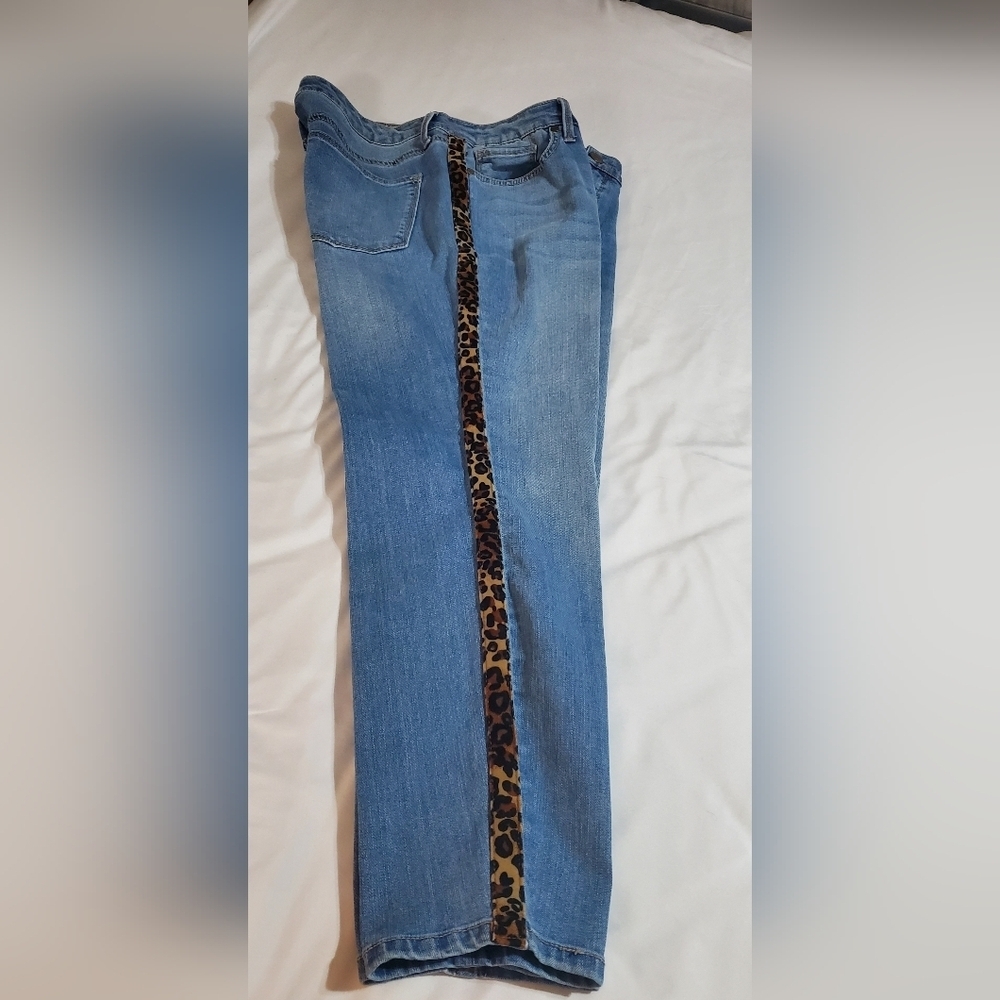 New Direction Jeans With Leopard Print Down Both Legs. Sz 14R - Picture 3 of 5